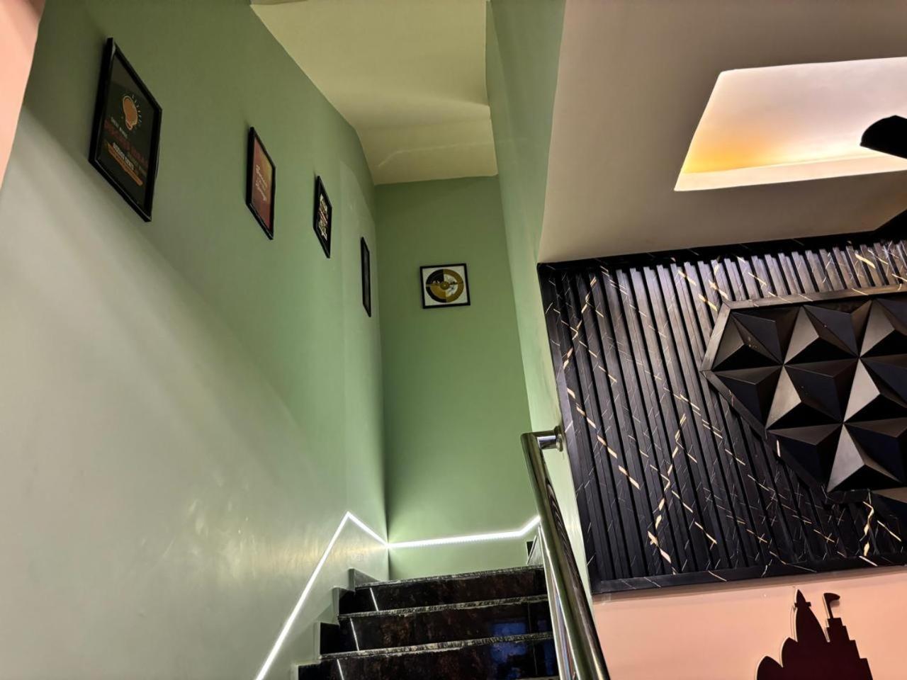 Holy City Inn Варанаси Екстериор снимка