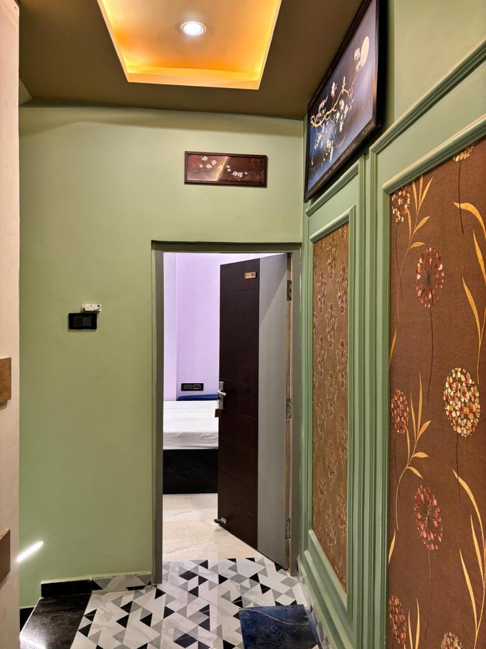 Holy City Inn Варанаси Екстериор снимка