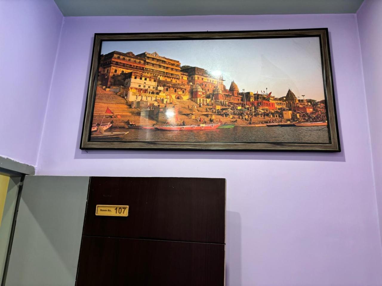 Holy City Inn Варанаси Екстериор снимка
