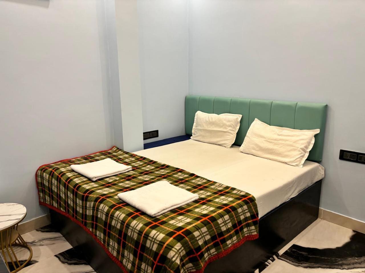 Holy City Inn Варанаси Екстериор снимка