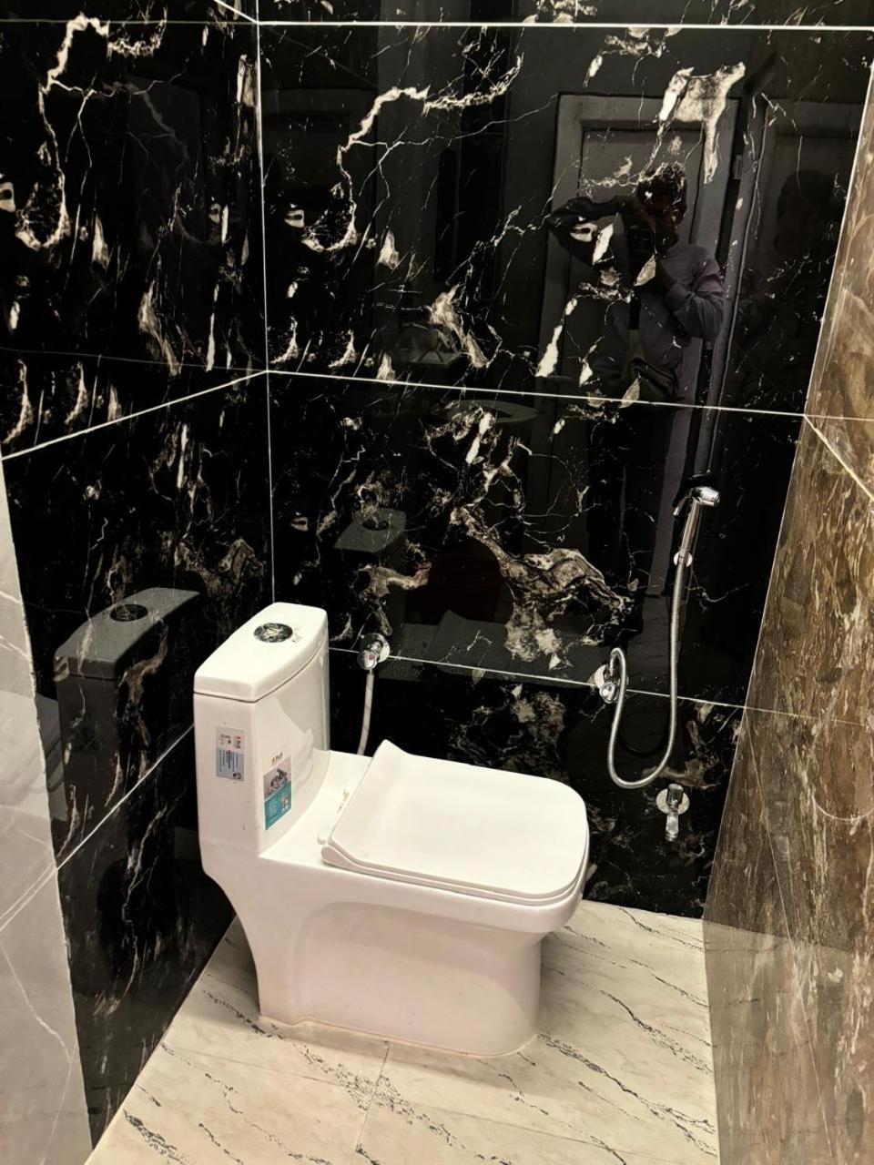 Holy City Inn Варанаси Екстериор снимка