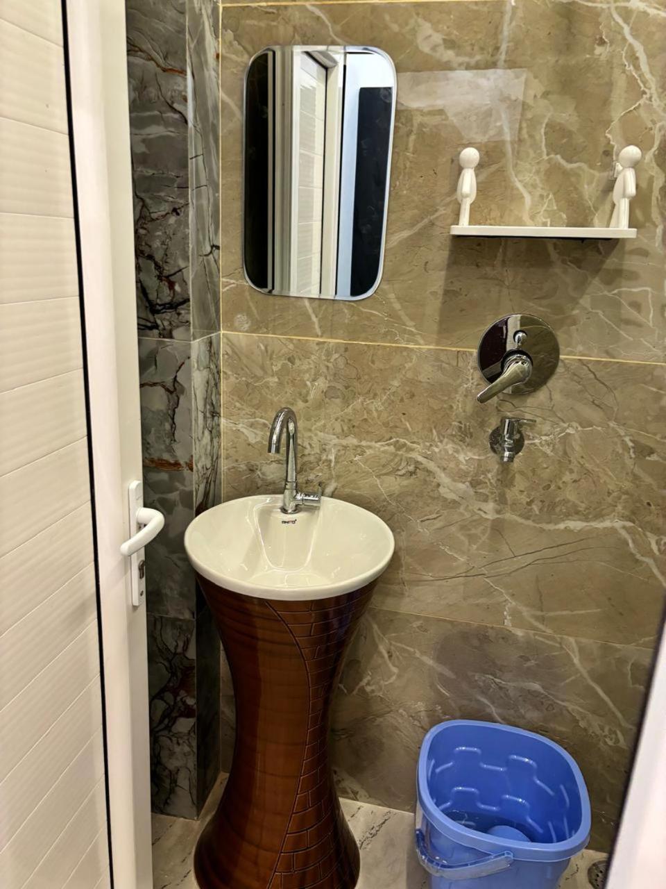 Holy City Inn Варанаси Екстериор снимка