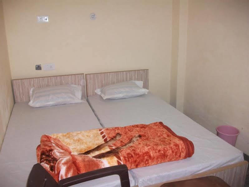 Holy City Inn Варанаси Екстериор снимка