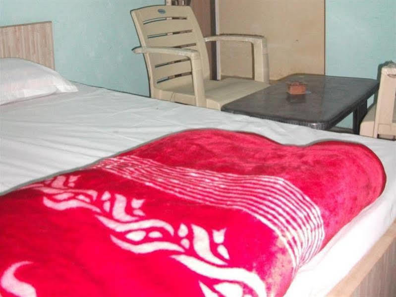 Holy City Inn Варанаси Екстериор снимка