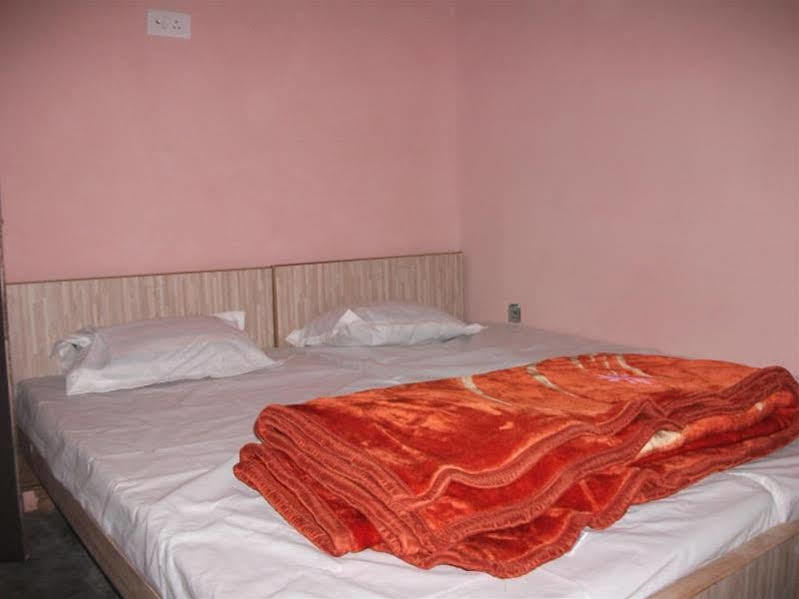 Holy City Inn Варанаси Екстериор снимка