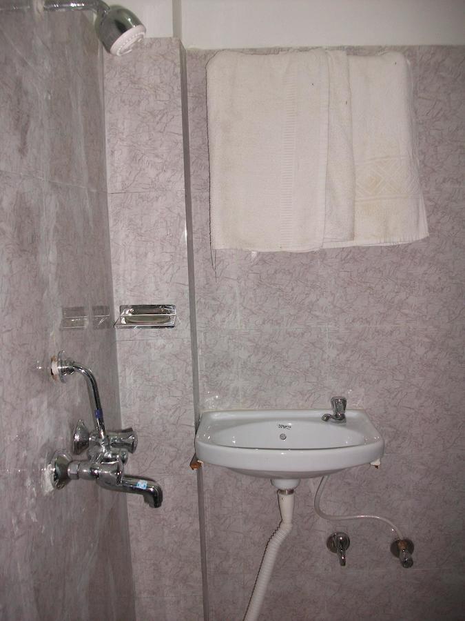 Holy City Inn Варанаси Стая снимка